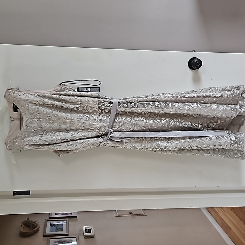 Tahari metallic champagne with lace overlay and belt size 16 Brand New